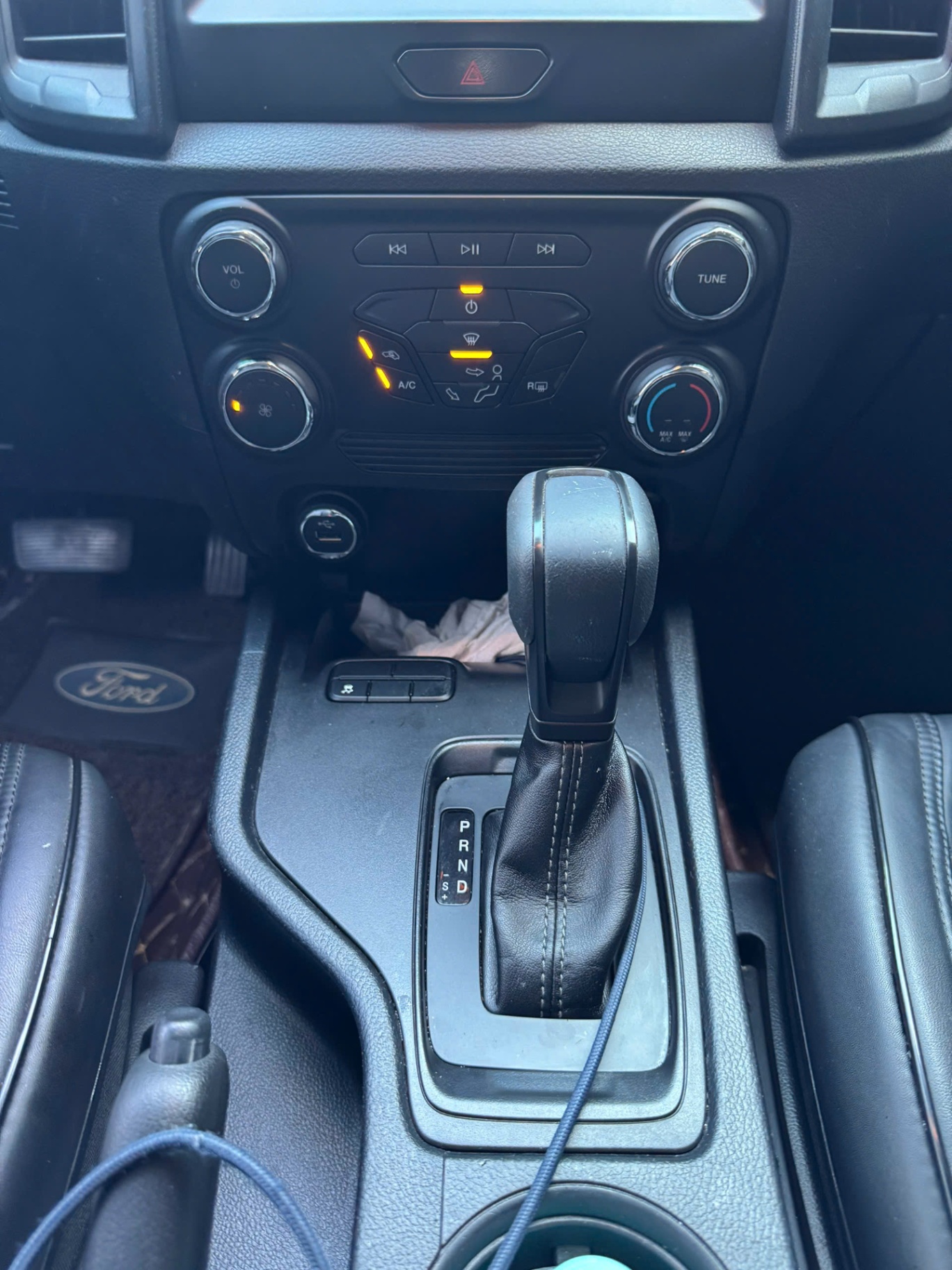Ford Ranger XLS 2.2L 4x2 AT 2019 - Nội thất 7