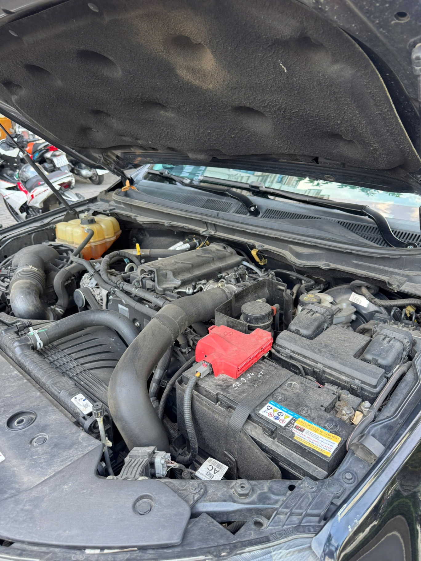 Ford Ranger XLS 2.2L 4x2 AT 2019 - Khoang động cơ 3