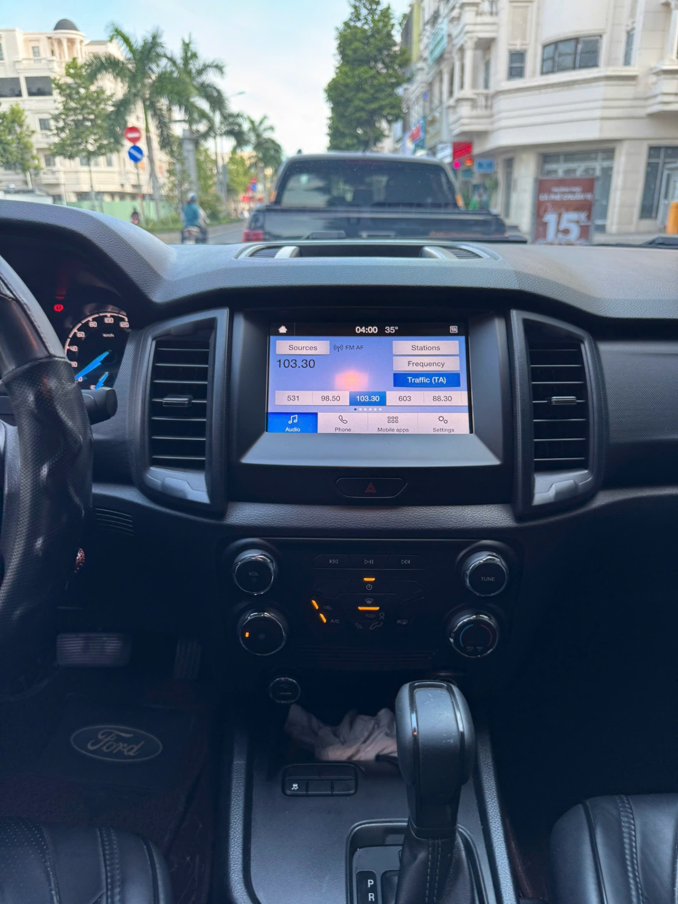 Ford Ranger XLS 2.2L 4x2 AT 2019 - Nội thất 11