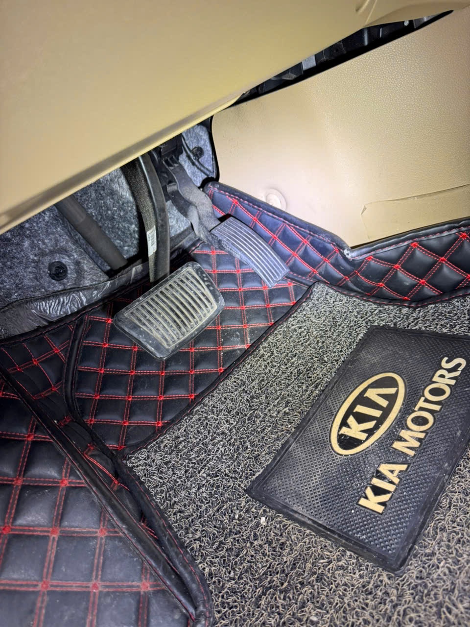 Kia Sedona 2.2 DAT Luxury 2021 - Nội thất 16