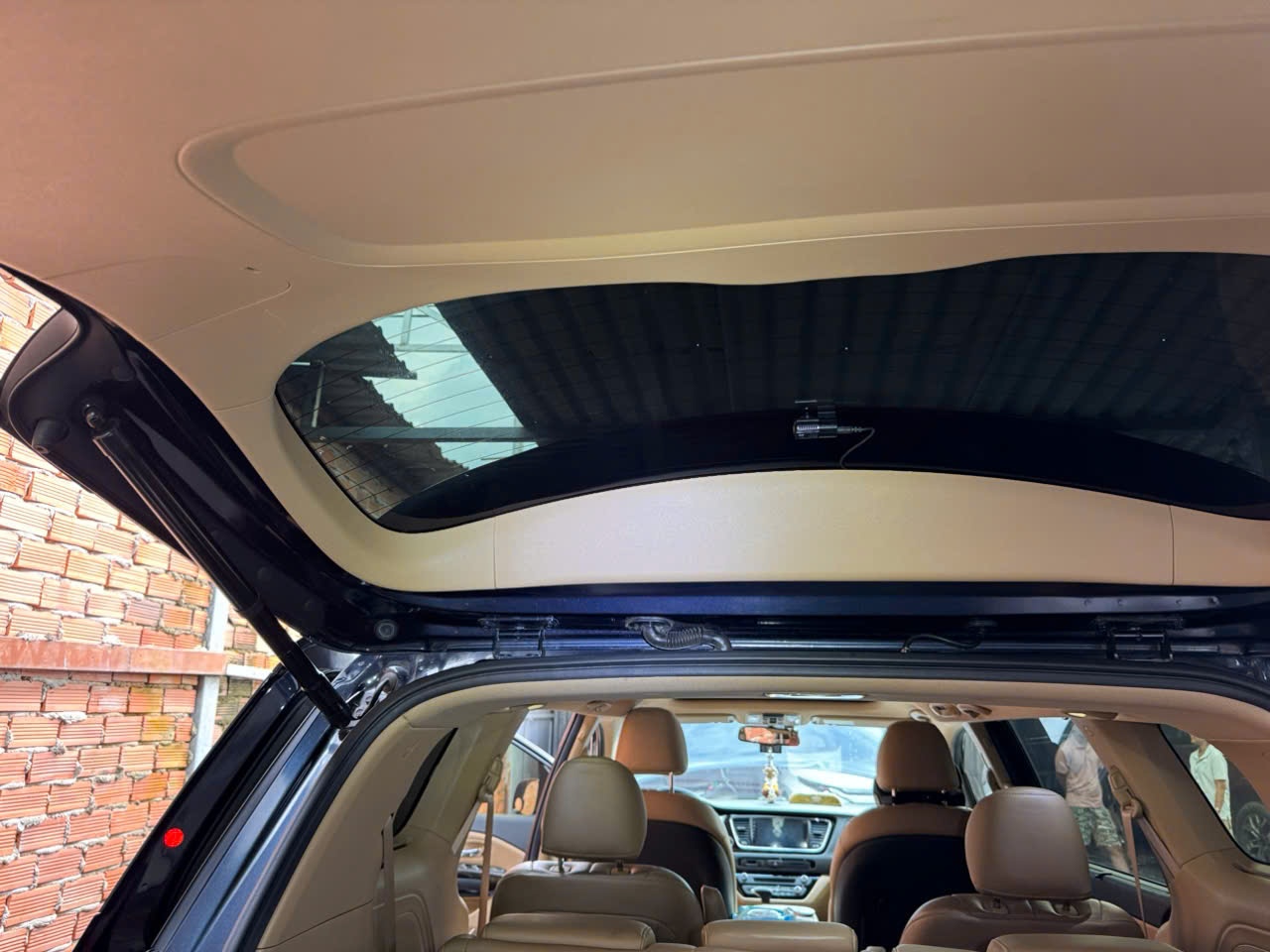 Kia Sedona 2.2 DAT Luxury 2021 - Nội thất 18