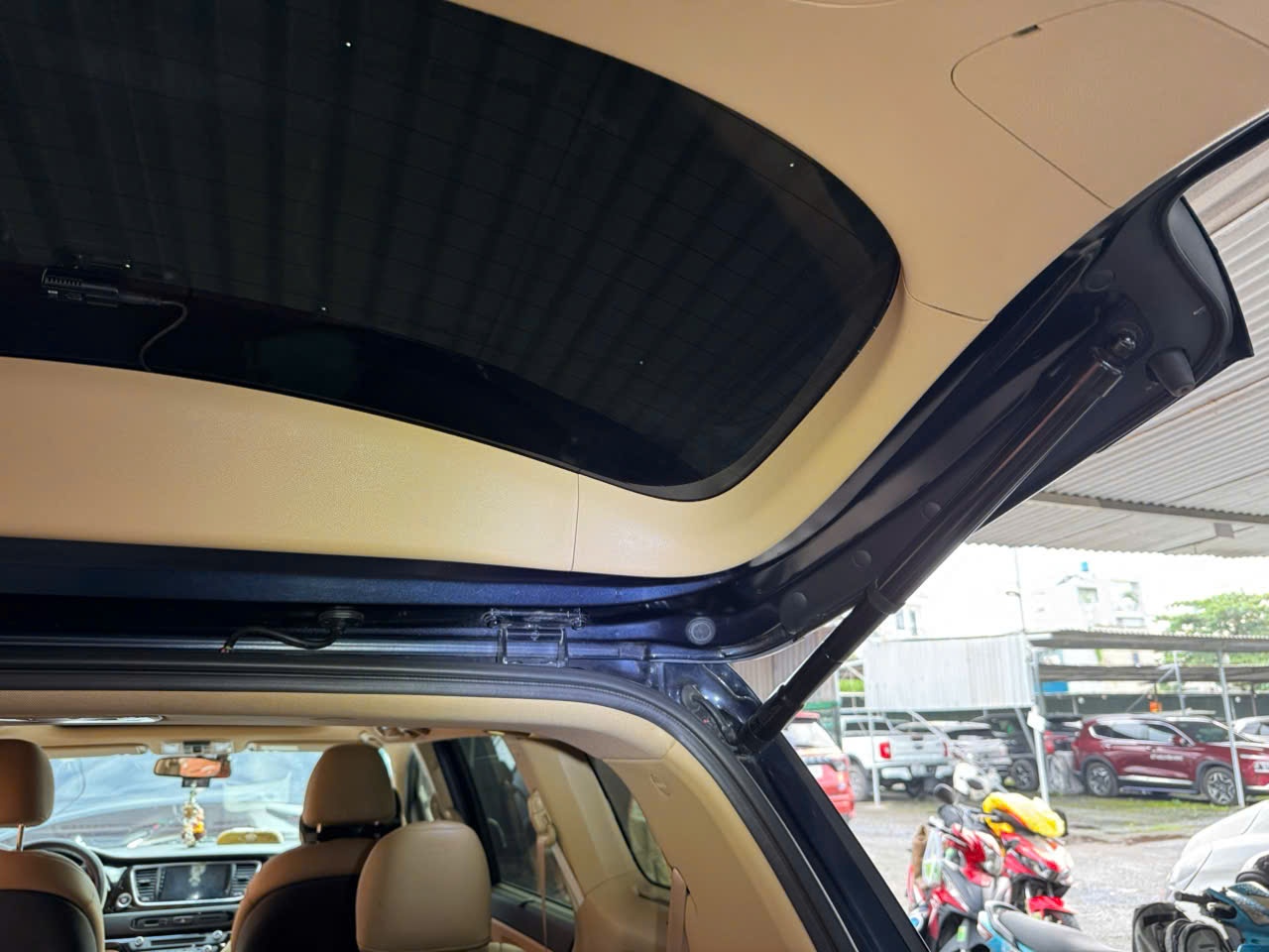 Kia Sedona 2.2 DAT Luxury 2021 - Nội thất 20