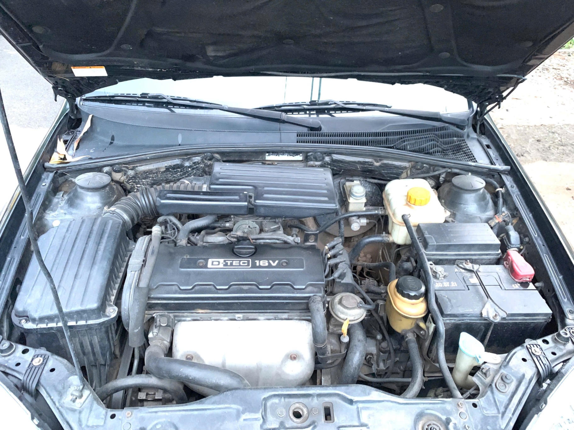 Daewoo Lacetti Max 1.8 MT 2004 - Khoang động cơ 1