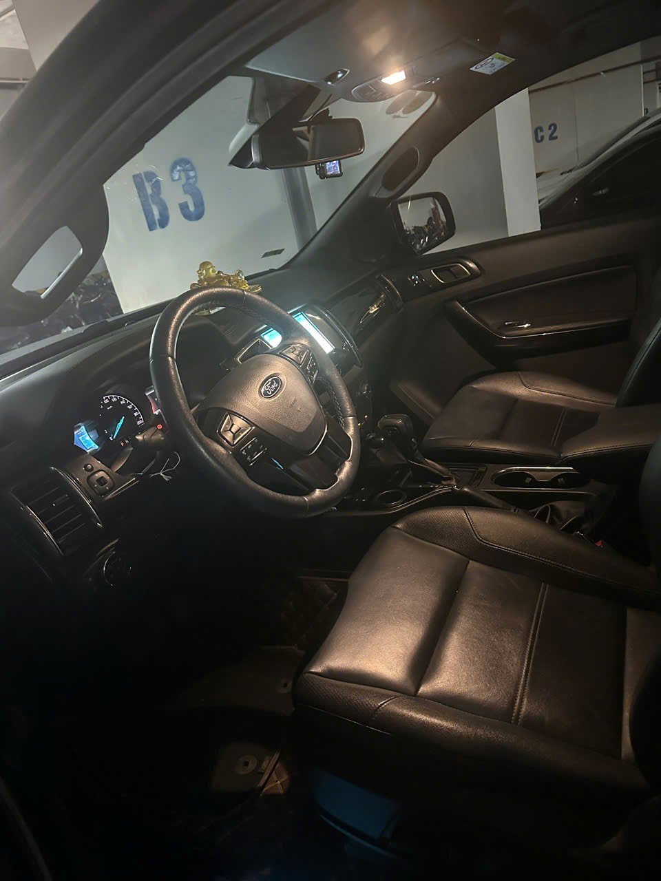 Ford Everest Titanium 2.0L 4x2 AT 2021 - Nội thất 1