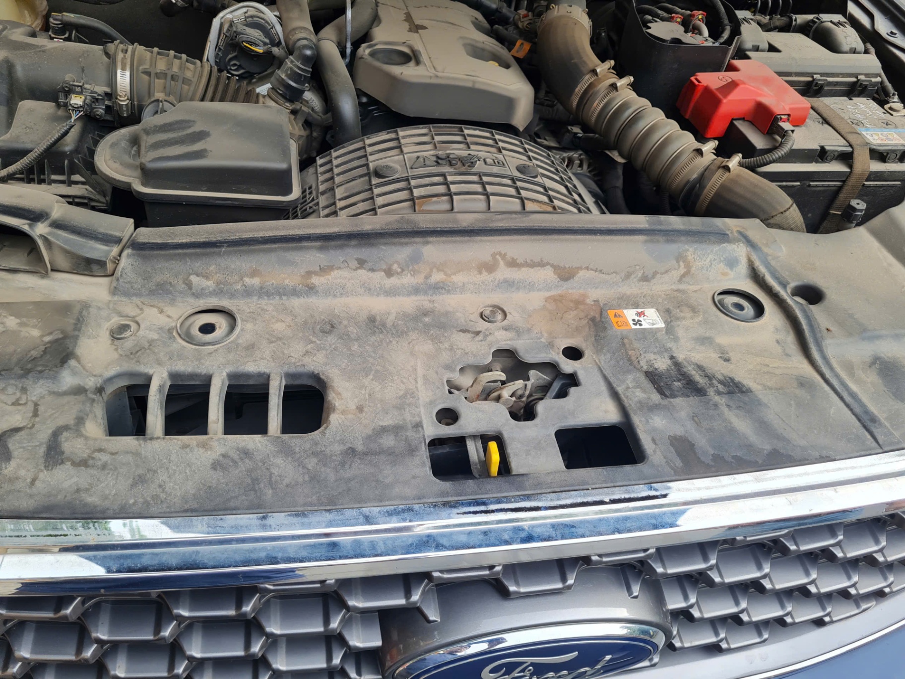 Ford Everest Titanium 2.0L 4x2 AT 2021 - Khoang động cơ 1