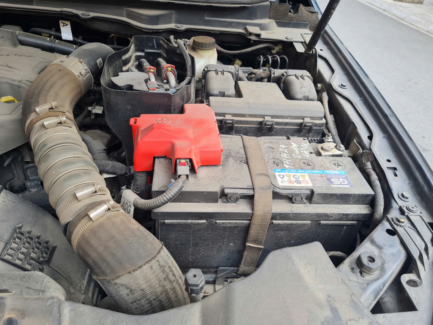 Ford Everest Titanium 2.0L 4x2 AT 2021 - Khoang động cơ 4