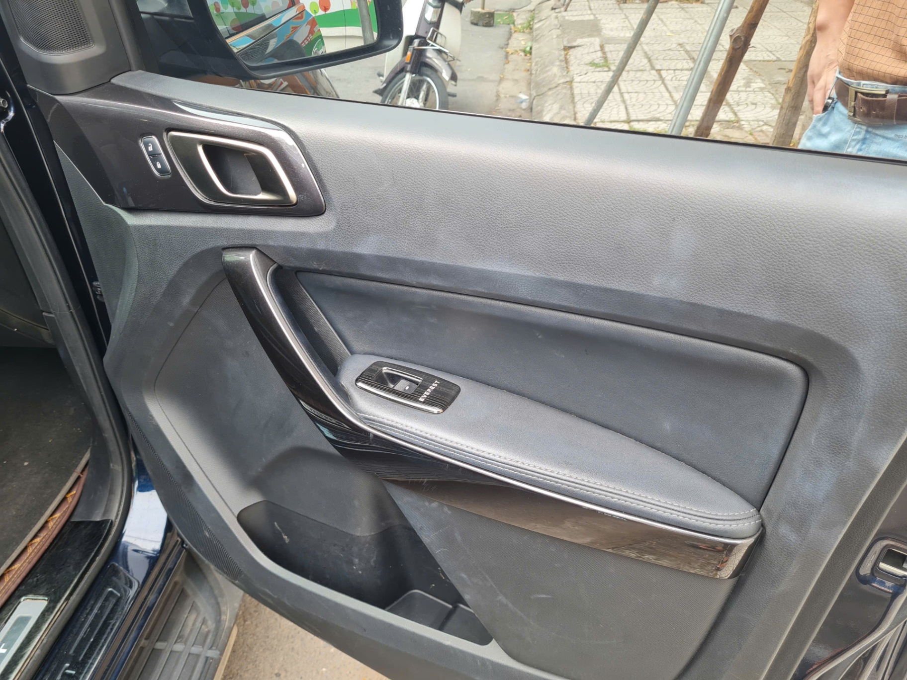 Ford Everest Titanium 2.0L 4x2 AT 2021 - Nội thất 4