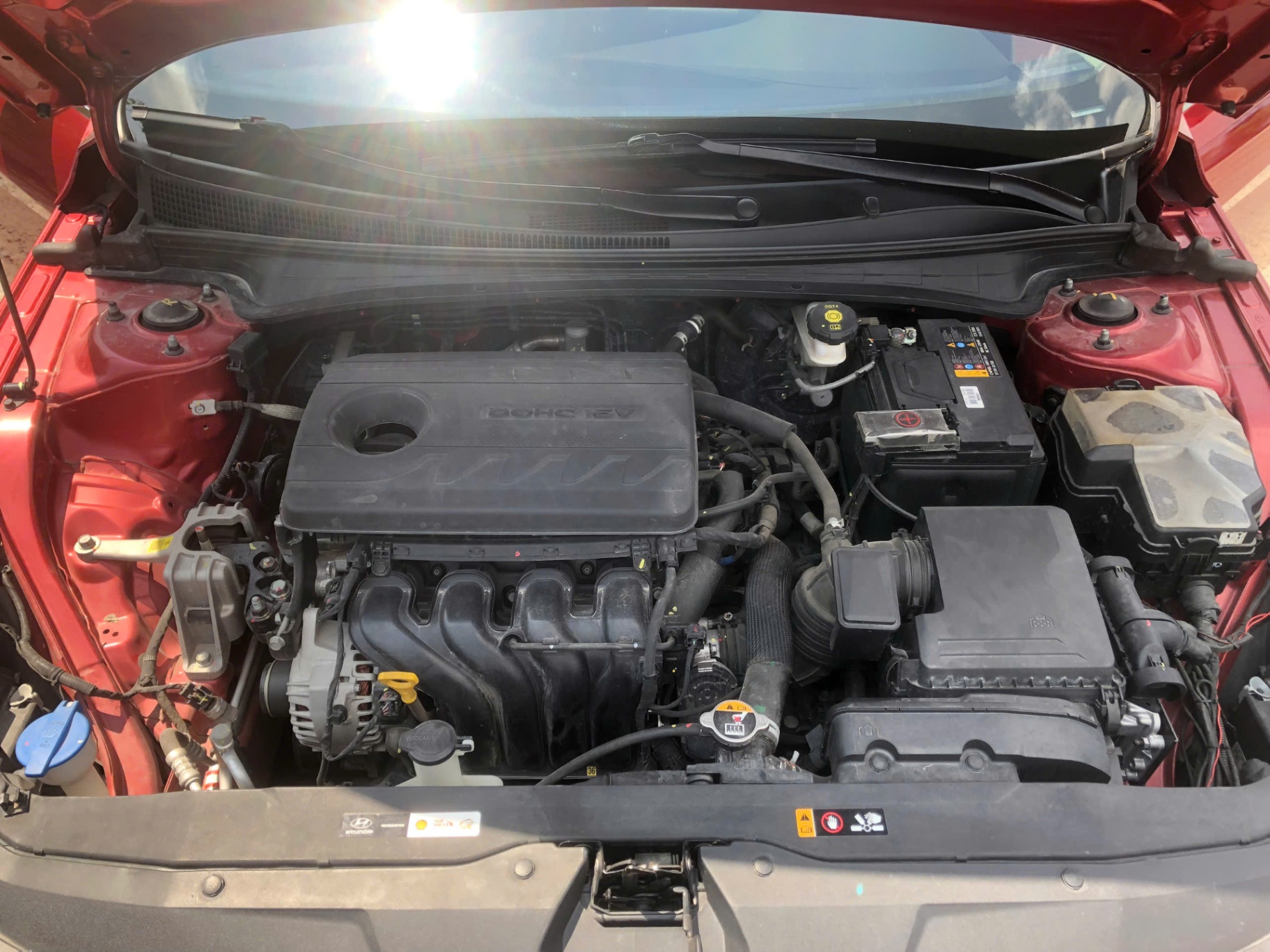 Hyundai Elantra 1.6 AT Đặc biệt 2022 - Khoang động cơ 1
