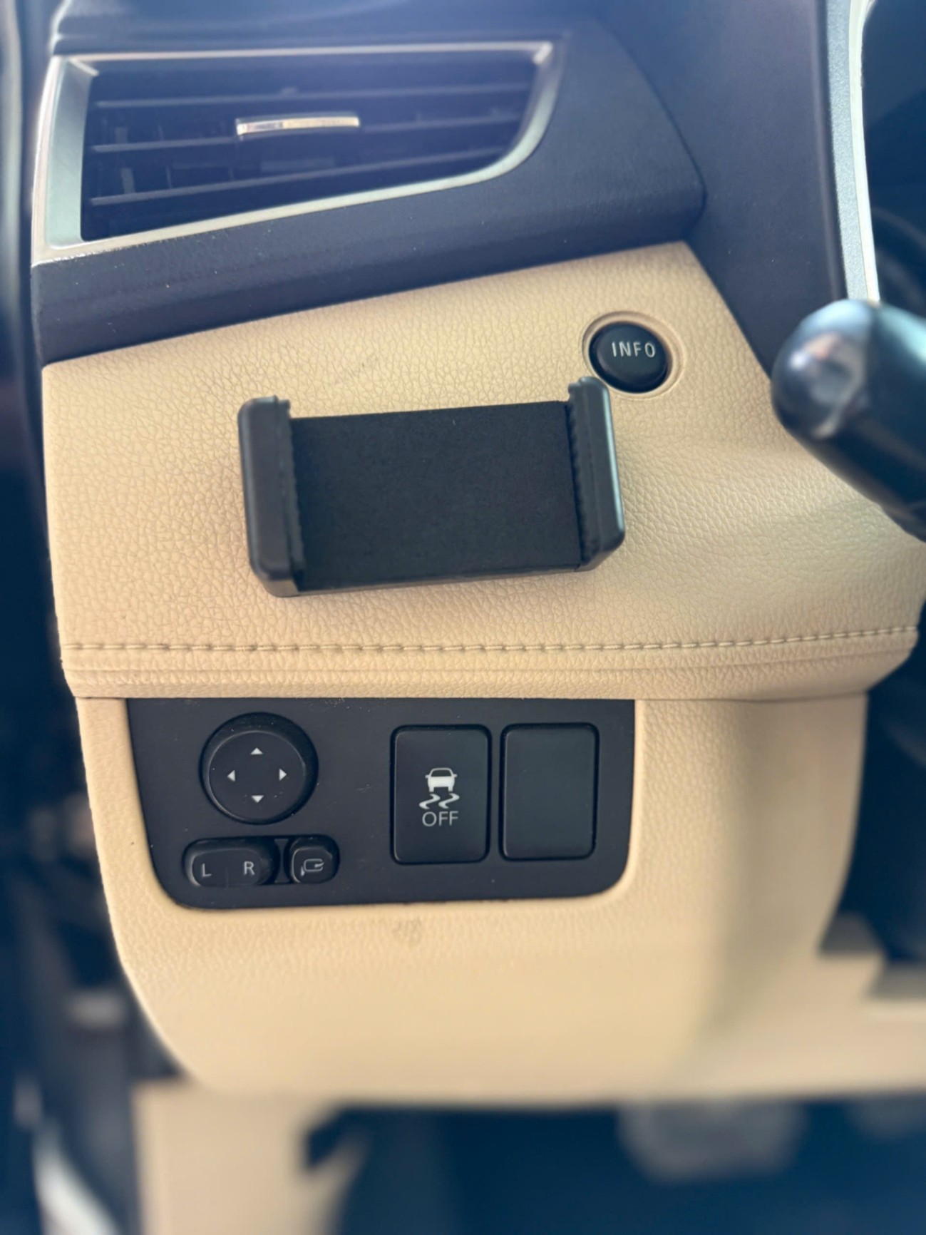 Mitsubishi Xpander 1.5 AT 2019 - Nội thất 4
