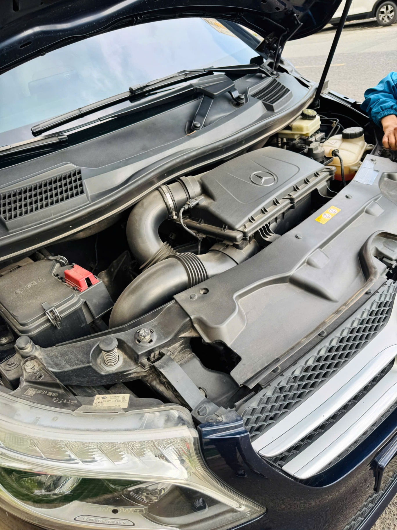 Mercedes Benz V class V250 Luxury 2020 - Khoang động cơ 2