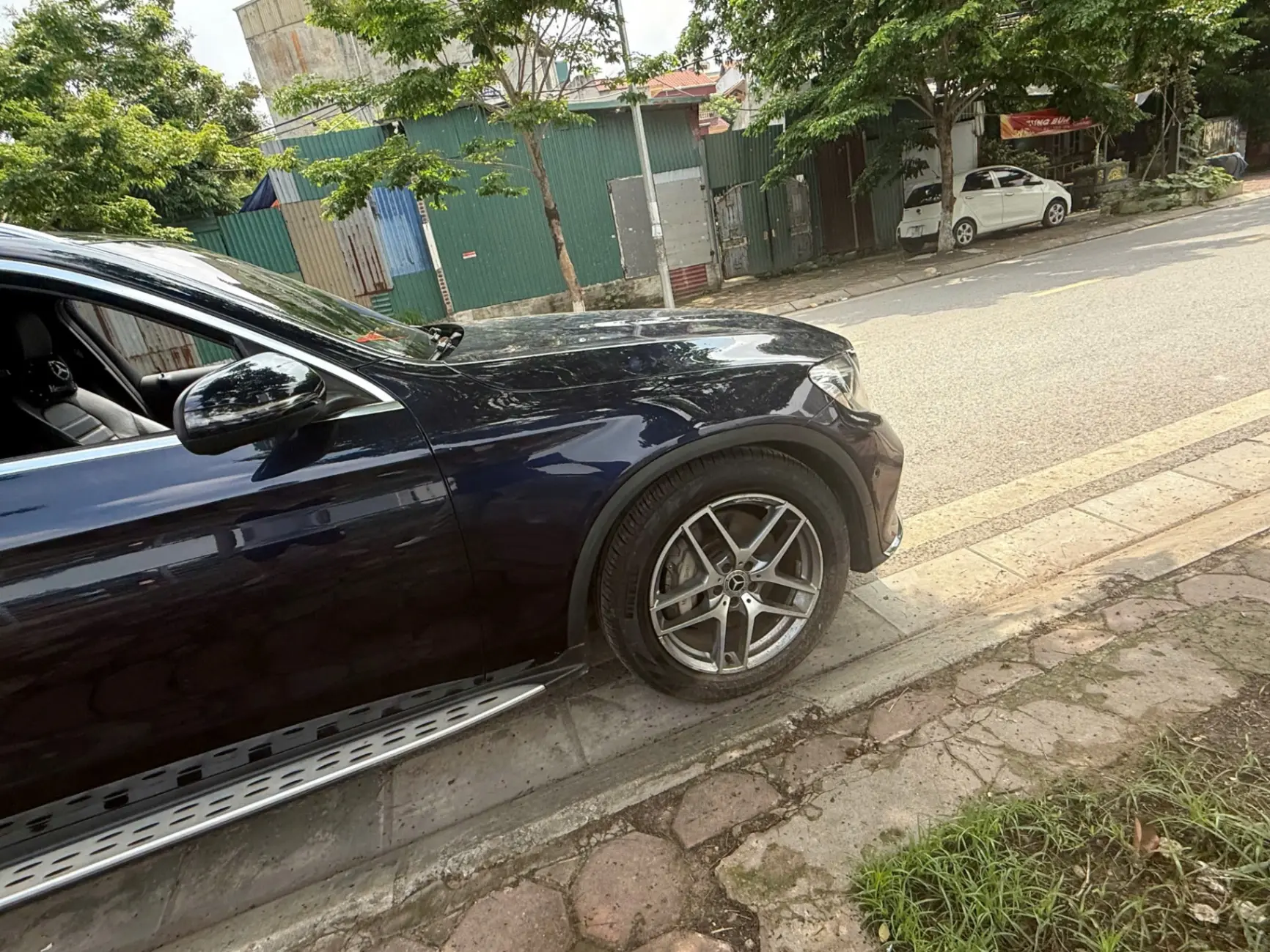 Mercedes Benz GLC300 - Ngoại thất 9