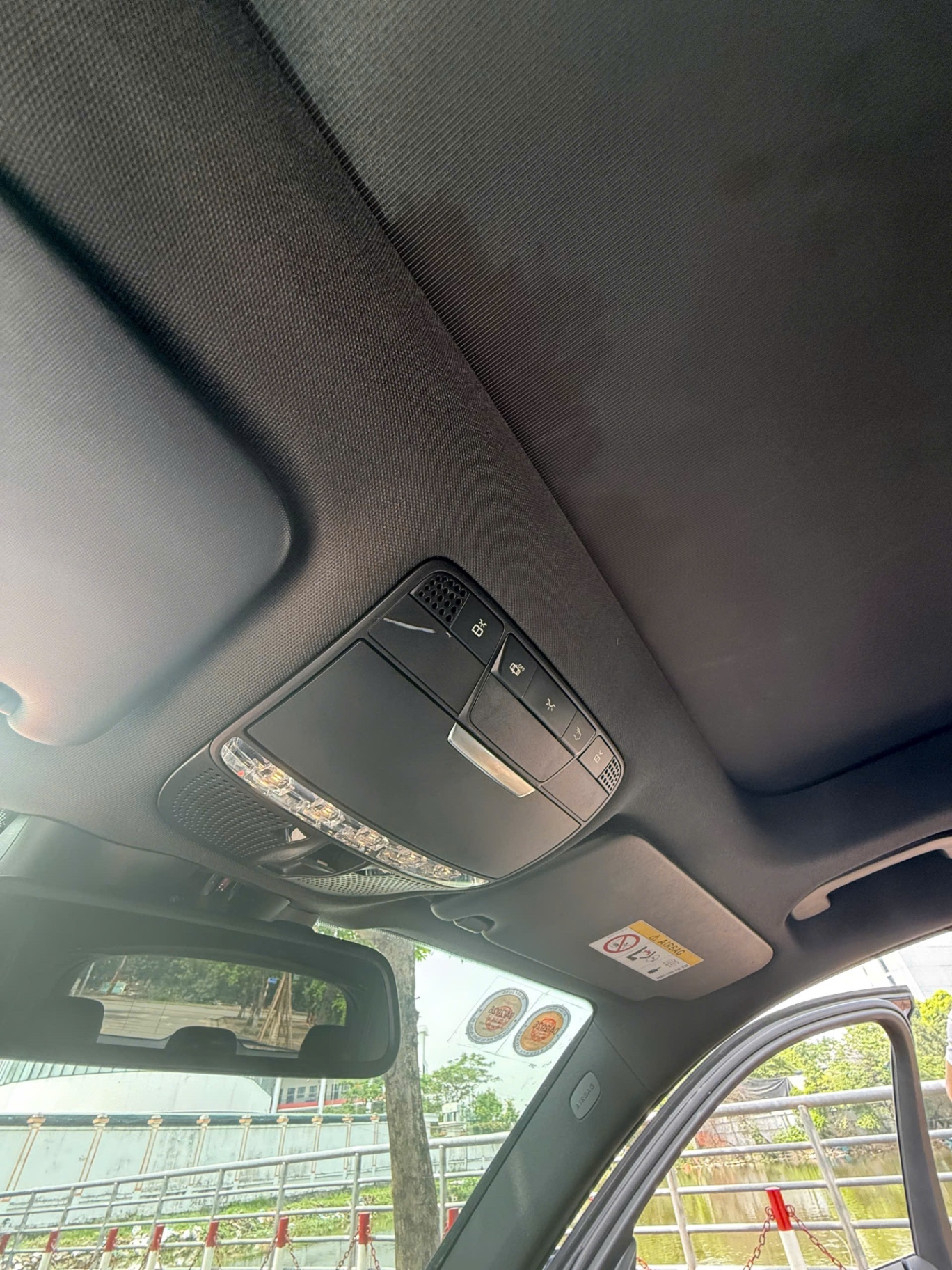 Mercedes Benz GLC300 - Nội thất 1