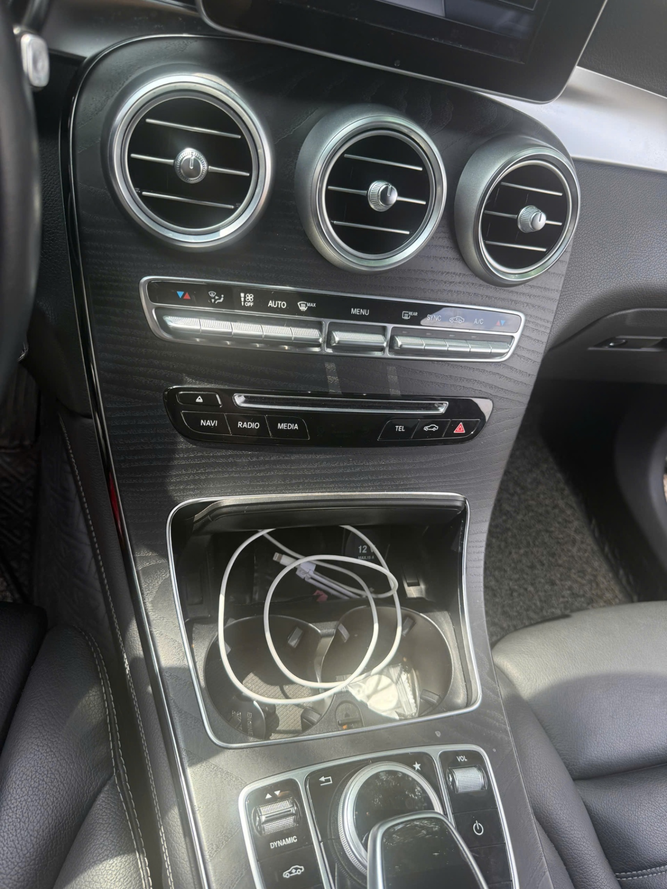 Mercedes Benz GLC300 - Nội thất 3