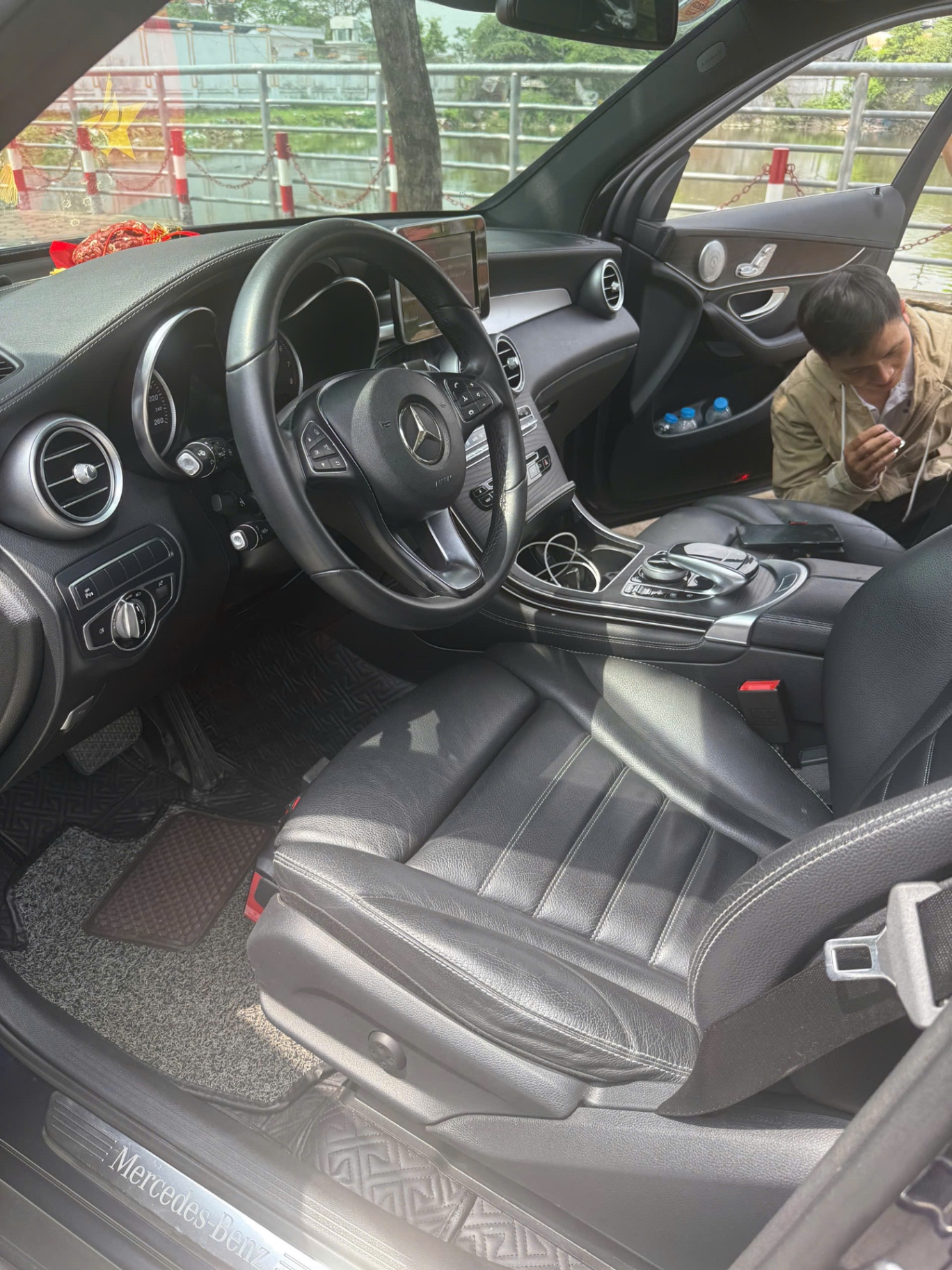 Mercedes Benz GLC300 - Nội thất 7