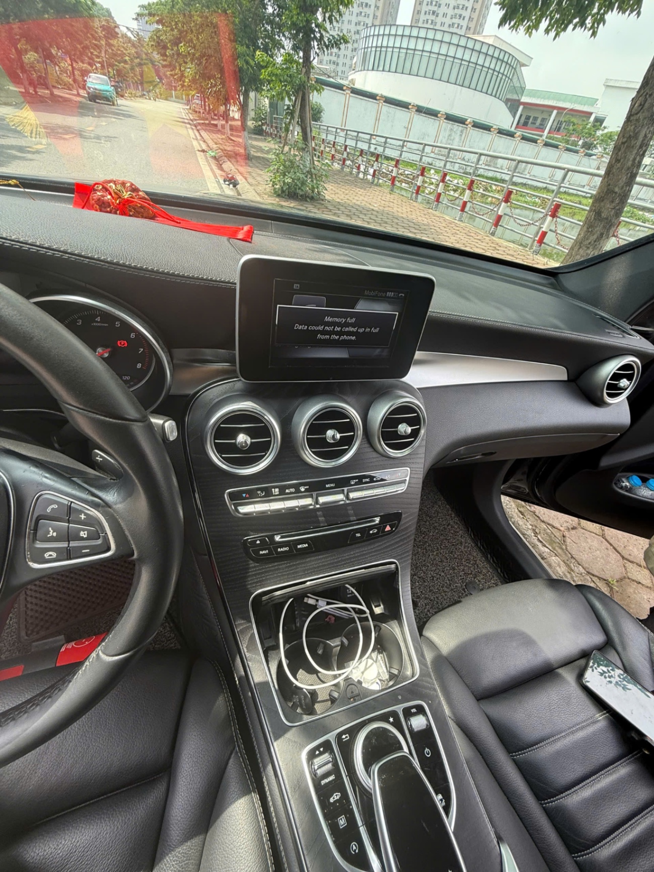 Mercedes Benz GLC300 - Nội thất 11