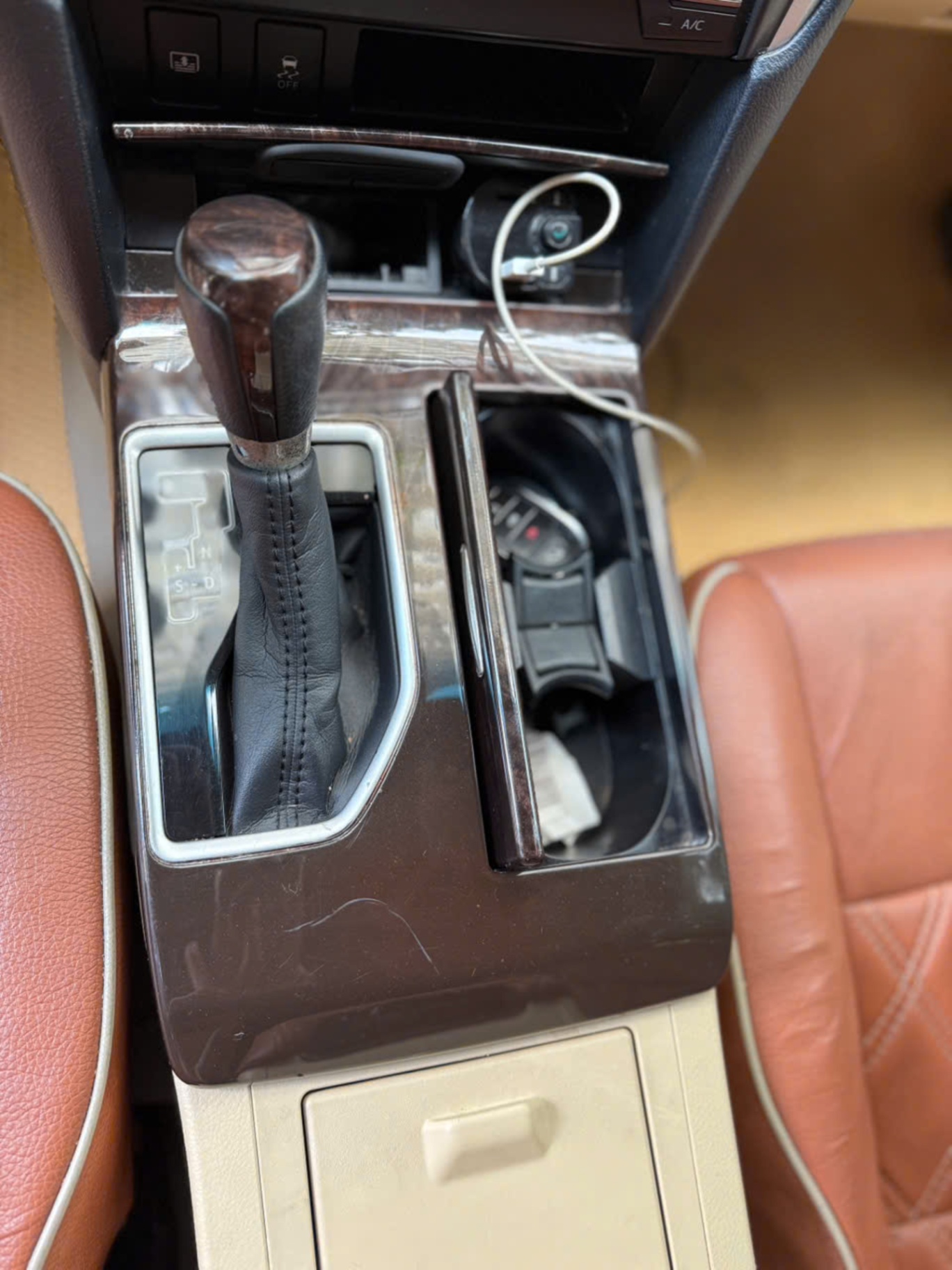 Toyota Camry 2.0E 2017 - Nội thất 2