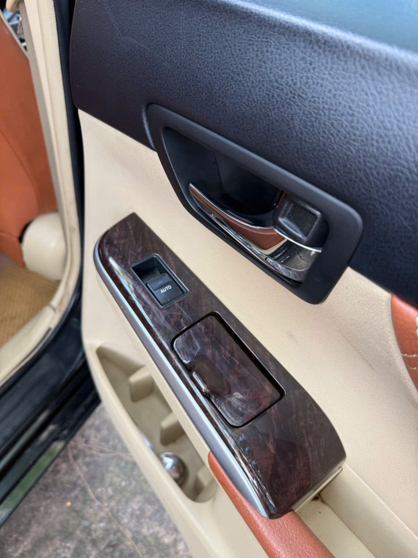 Toyota Camry 2.0E 2017 - Nội thất 10