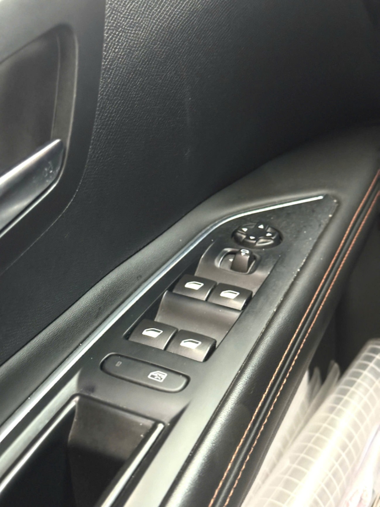 Peugeot 3008 Active 1.6 AT 2020 - Nội thất 4