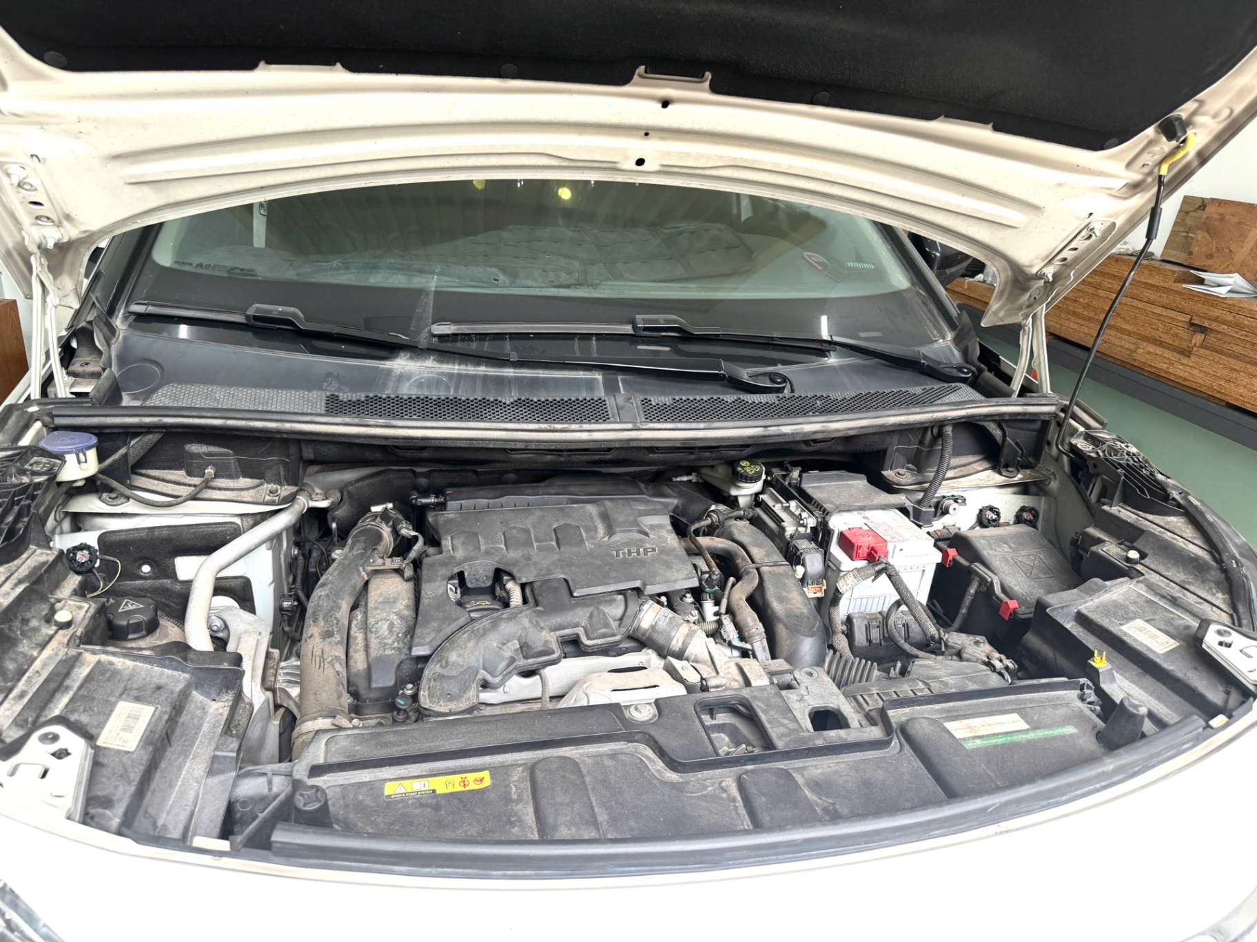 Peugeot 3008 Active 1.6 AT 2020 - Khoang động cơ 1