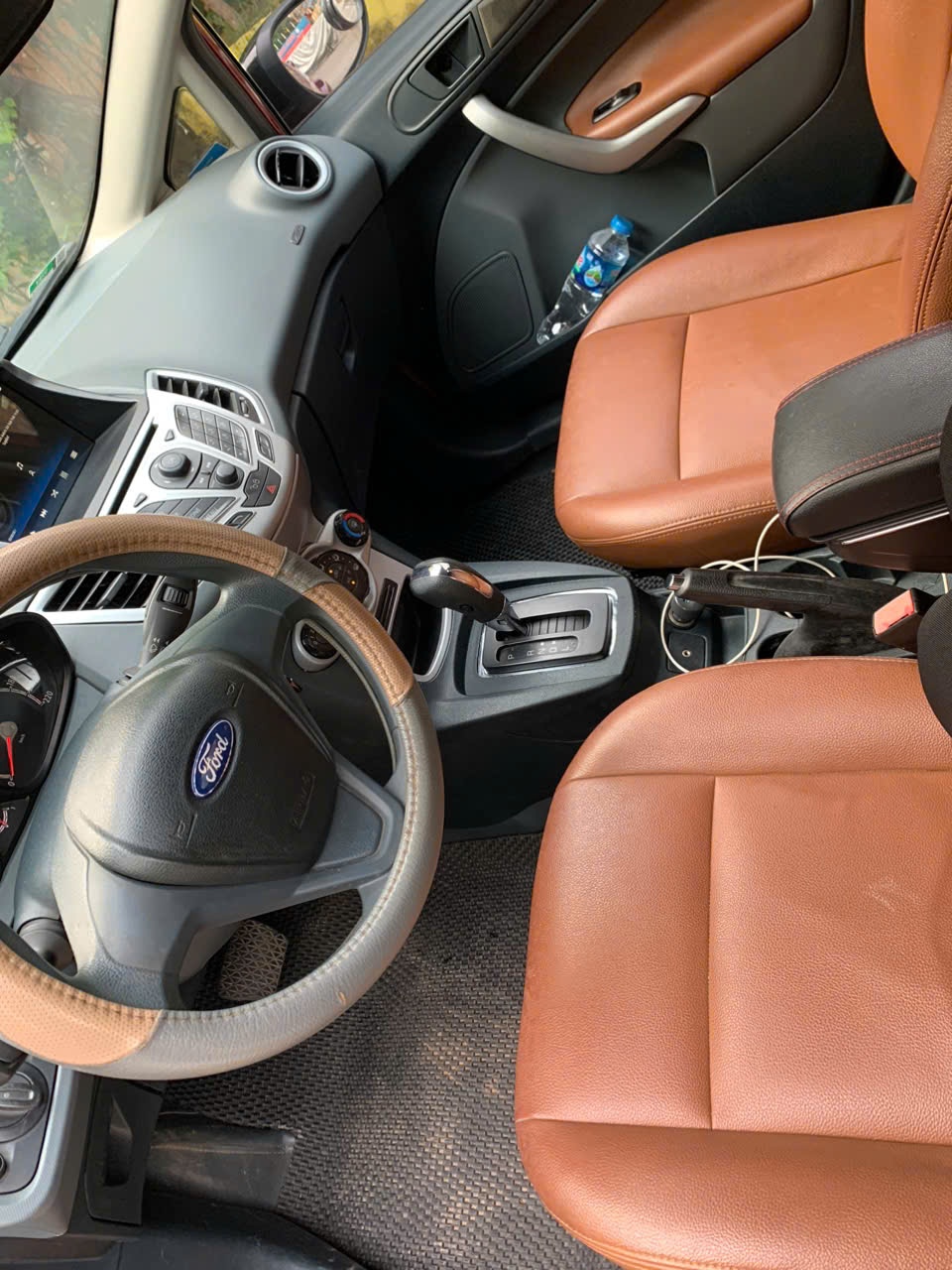 Ford Fiesta 2011 - Nội thất 1