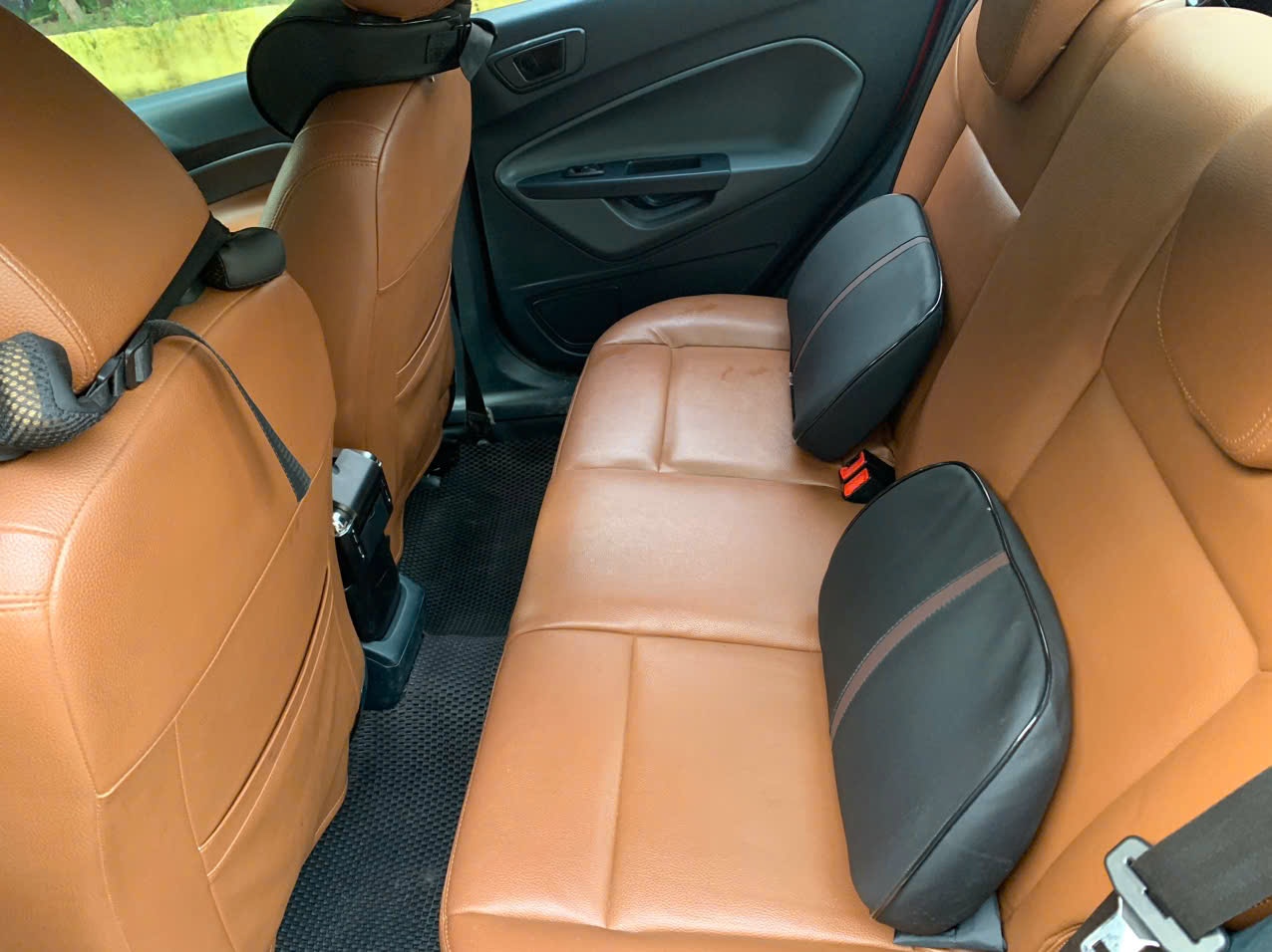 Ford Fiesta 2011 - Nội thất 3