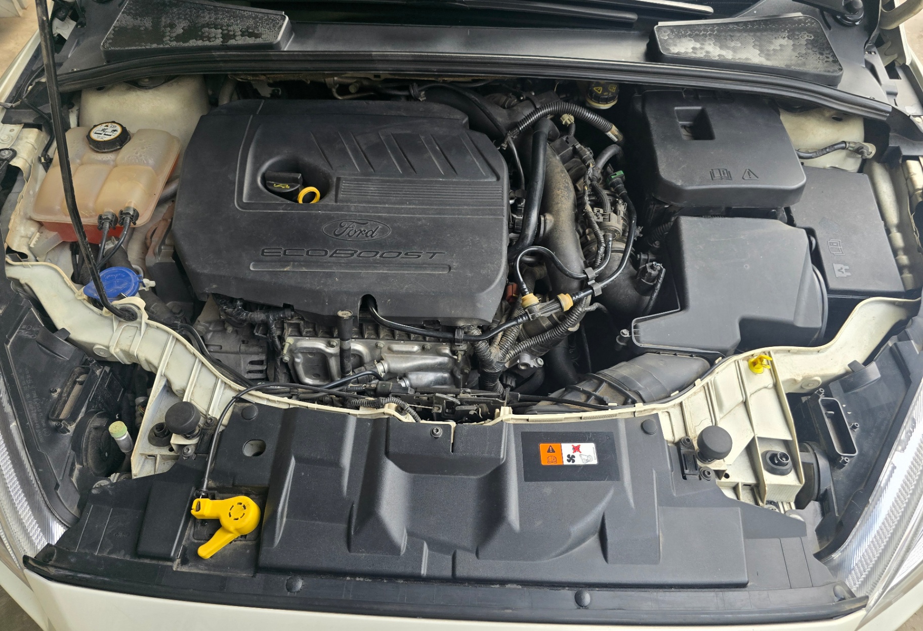 Ford Focus Sport 1.5L 2016 - Khoang động cơ 1