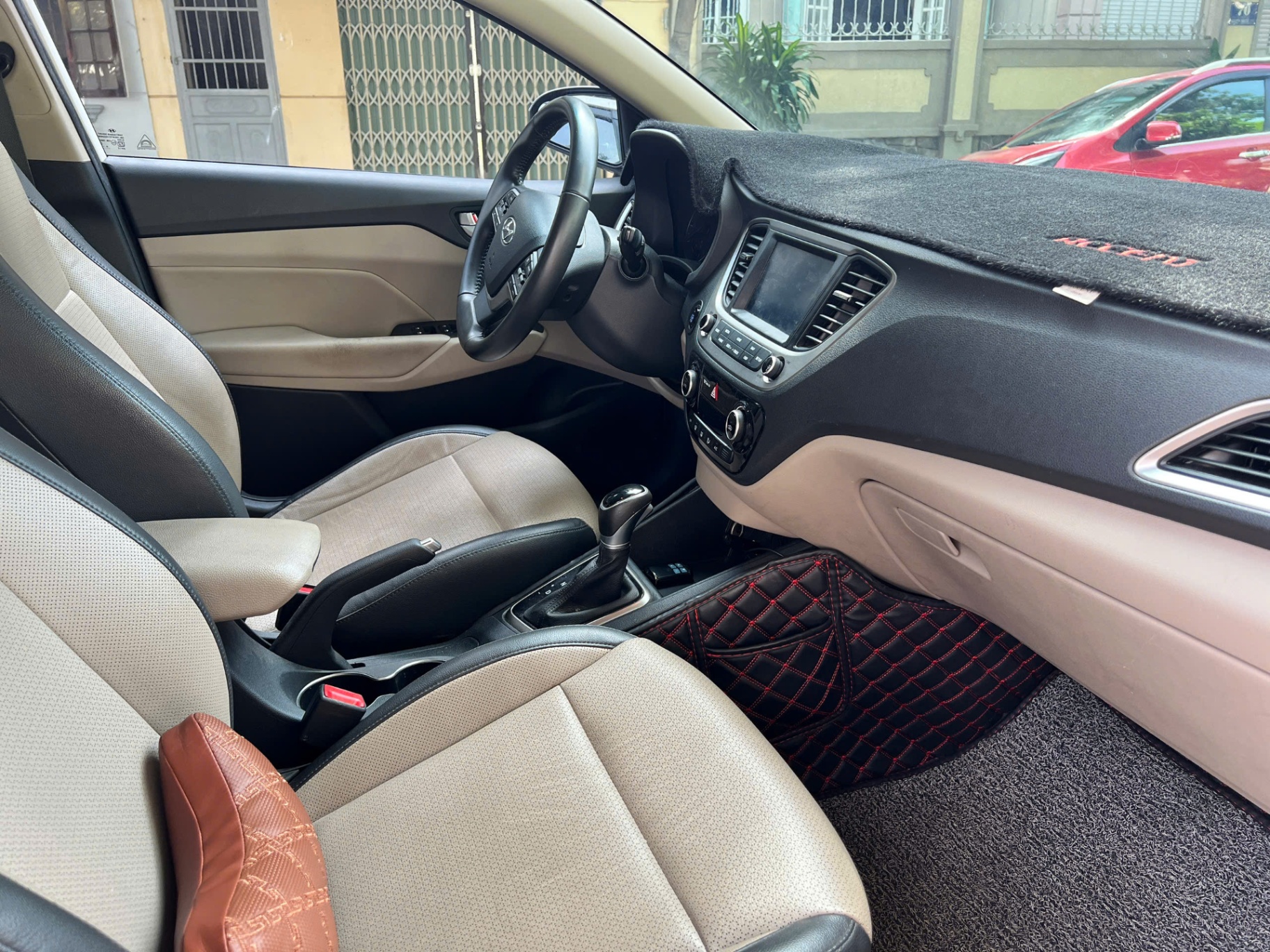 Hyundai Accent 1.4 AT HGS 2018 - Nội thất 4