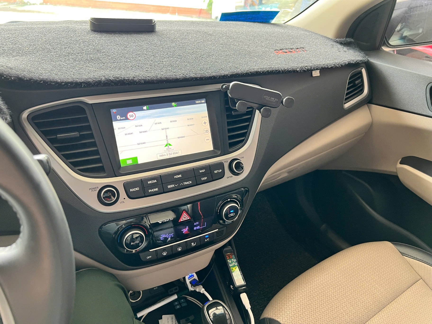 Hyundai Accent 1.4 AT HGS 2018 - Nội thất 3