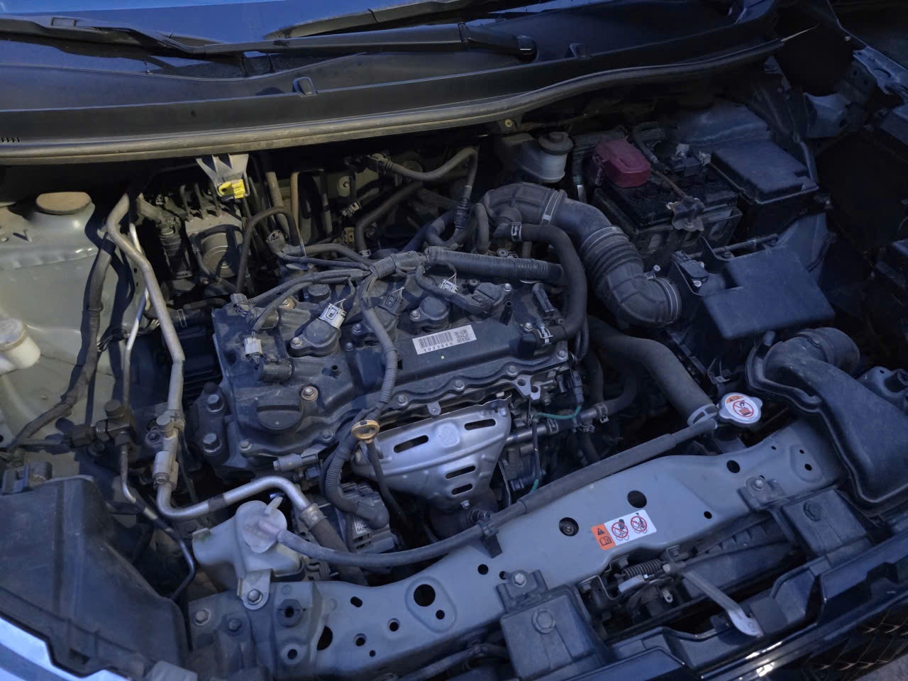 Toyota Veloz Cross 1.5 CVT 2023 - Khoang động cơ 1