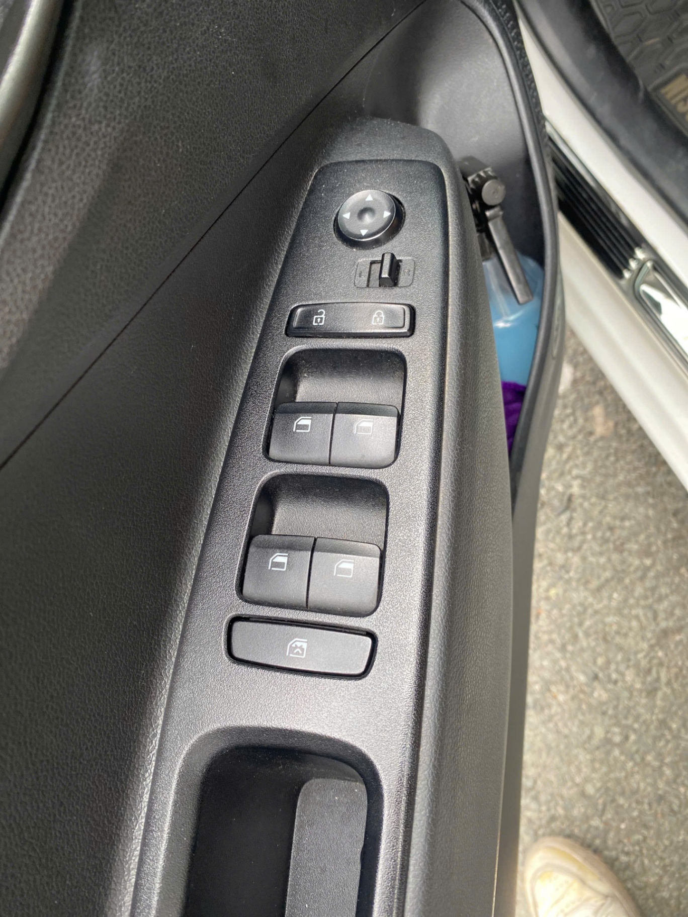 Hyundai I10 1.2 MT Tiêu Chuẩn 2023 - Khoang động cơ 1