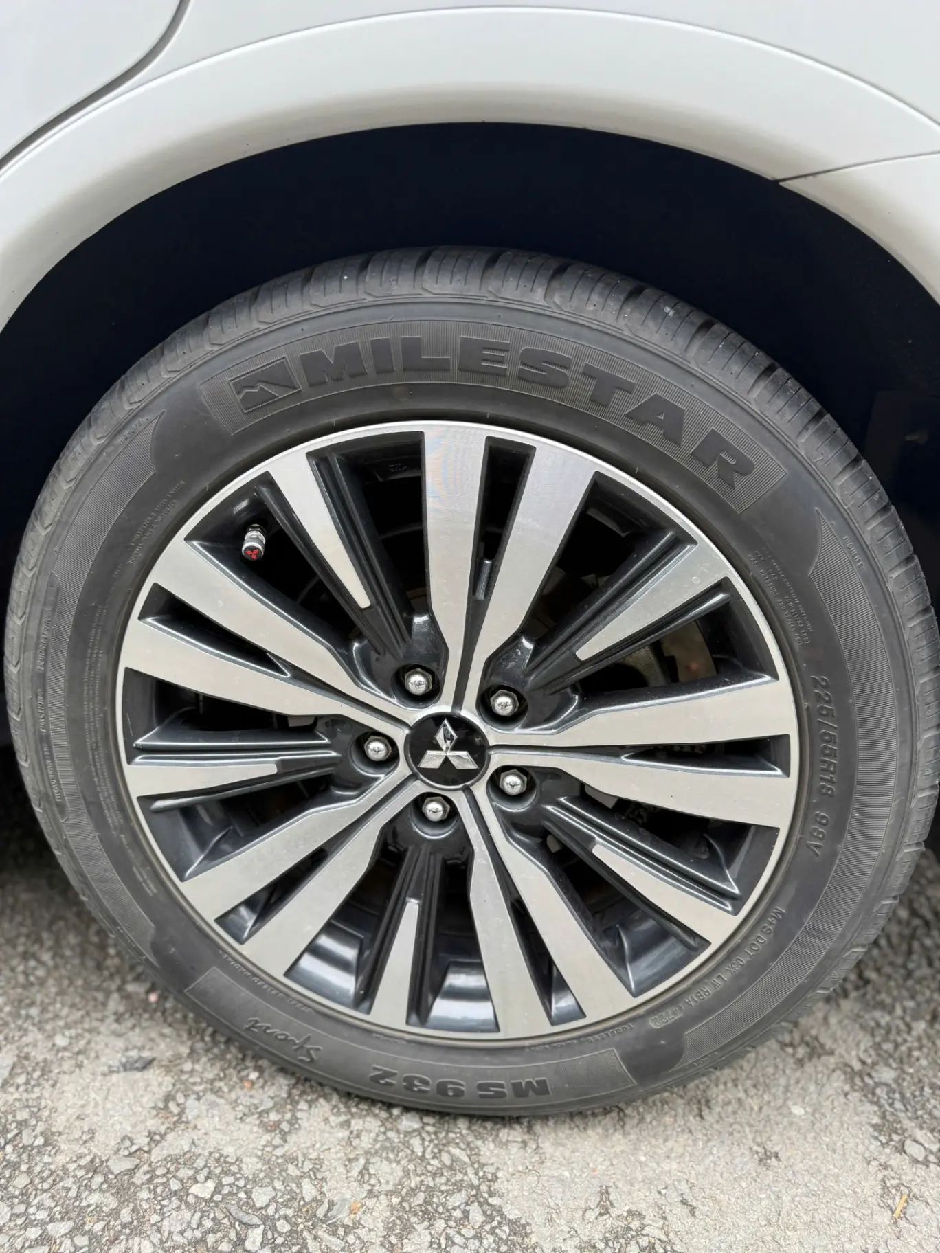 Mitsubishi Outlander 2.4 CVT Premium 2019 - Ngoại thất 4
