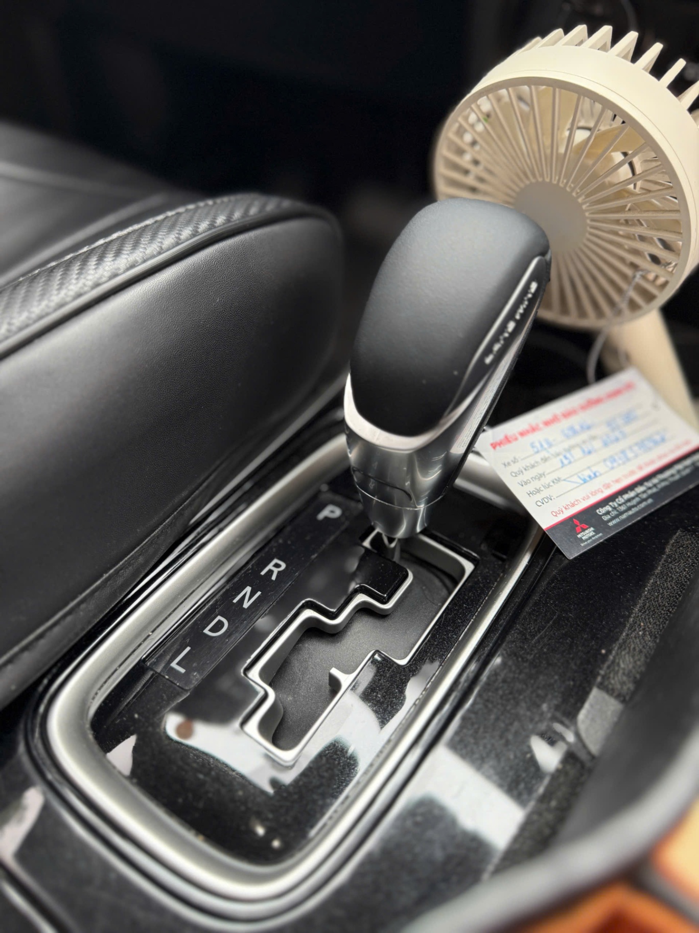 Mitsubishi Outlander 2.4 CVT Premium 2019 - Nội thất 8