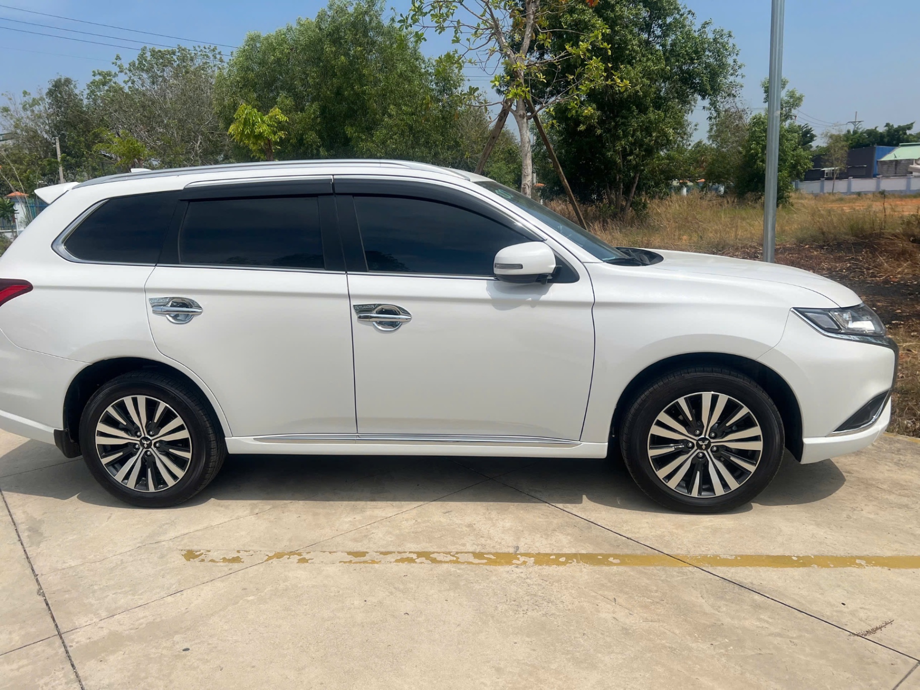 Mitsubishi Outlander 2022 2.0 CVT - Ngoại thất 2