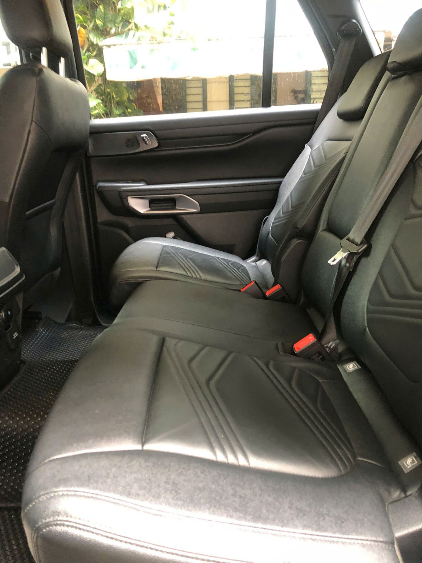Ford Everest 2023 Titanium 2.0L 4x4AT - Nội thất 8