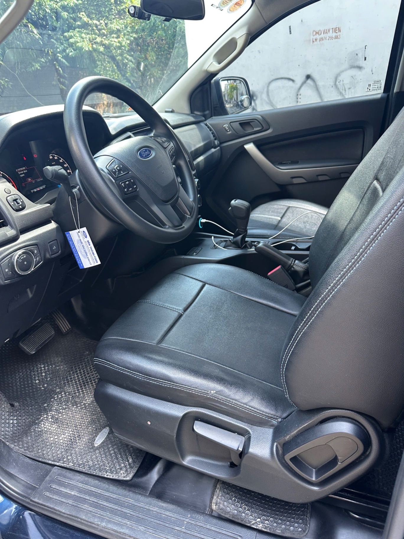 Ford Ranger XLS 2.2L 4x2 AT 2020 - Nội thất 1