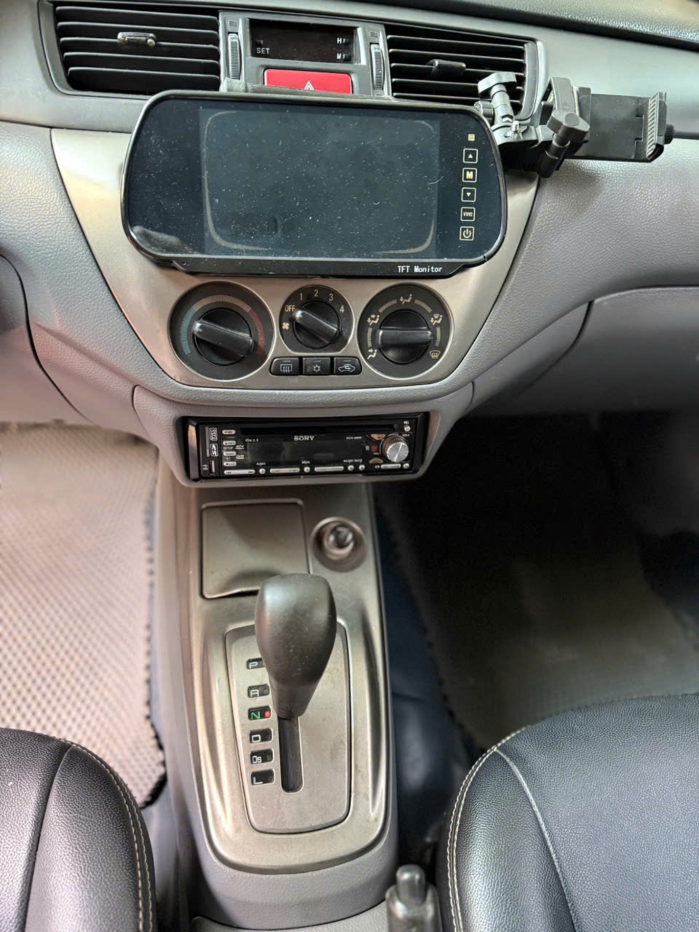 Mitsubishi Lancer GLX 1.6 AT 2004 - Nội thất 7