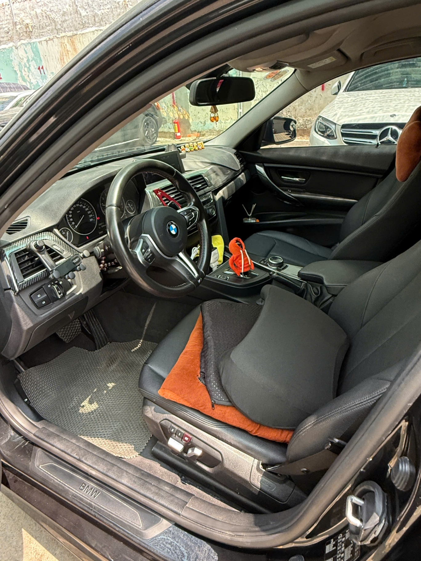 BMW 3 Series 320i 2016 - Nội thất 4