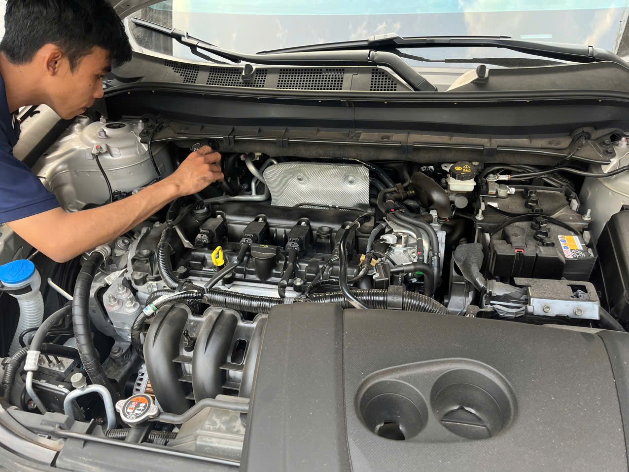 Mazda Cx8 Premium 2023 - Khoang động cơ 1
