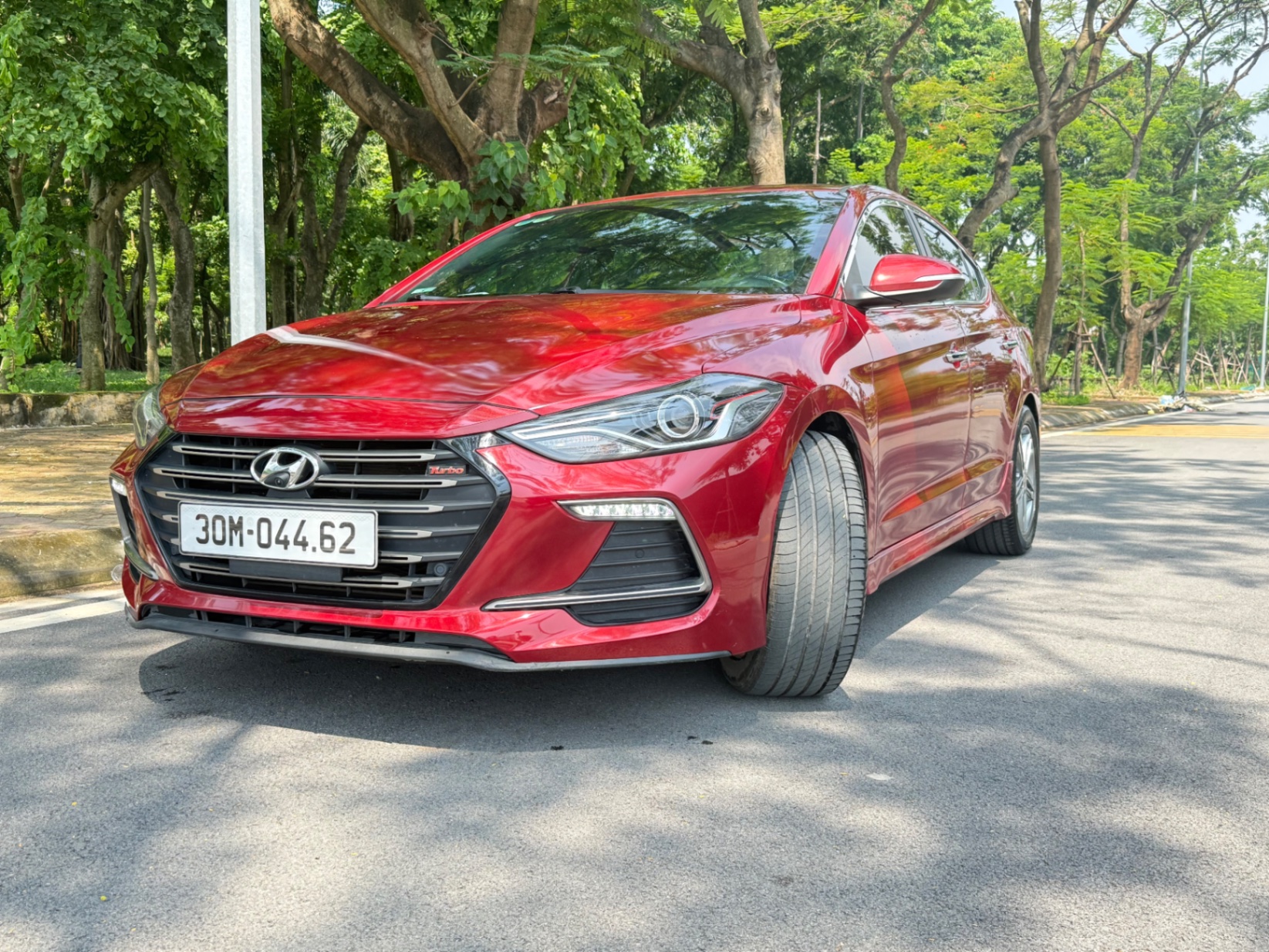 Hyundai Elantra Sport 1.6 AT 2018 - Ngoại thất 2