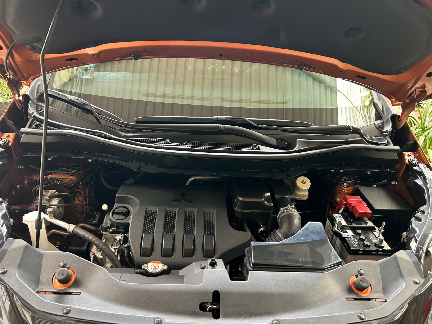 Mitsubishi Xpander Cross 1.5 AT 2022 - Khoang động cơ 1