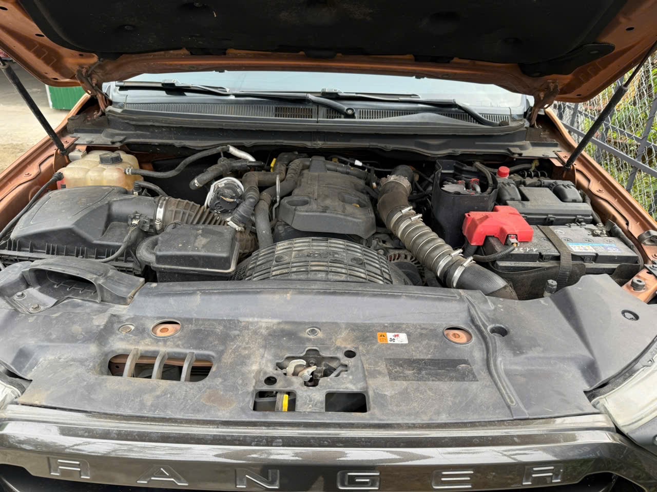 Ford Ranger Wildtrak 2.2L 4x2 AT 2018 - Khoang động cơ 1