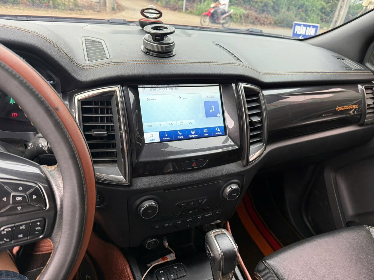 Ford Ranger Wildtrak 2.2L 4x2 AT 2018 - Nội thất 2