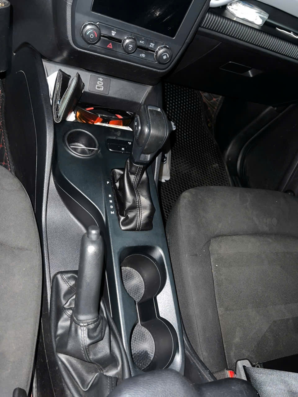 Ford Ranger XLS 2.0L 4x2 AT 2022 - Nội thất 9