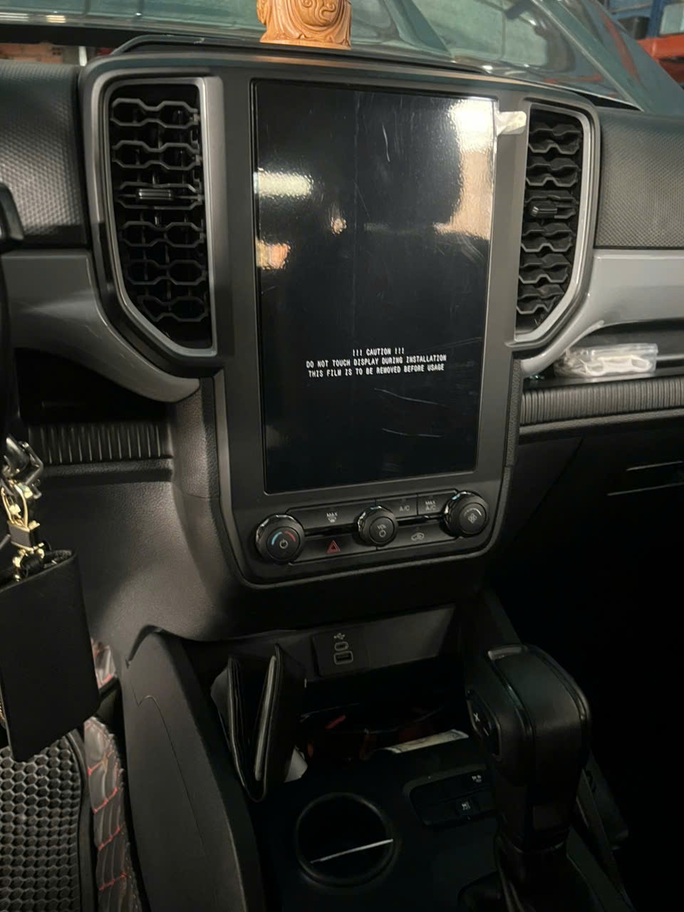 Ford Ranger XLS 2.0L 4x2 AT 2022 - Nội thất 10