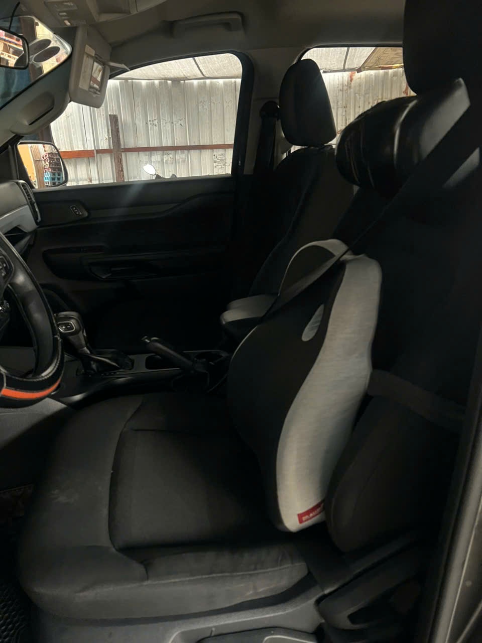 Ford Ranger XLS 2.0L 4x2 AT 2022 - Nội thất 8