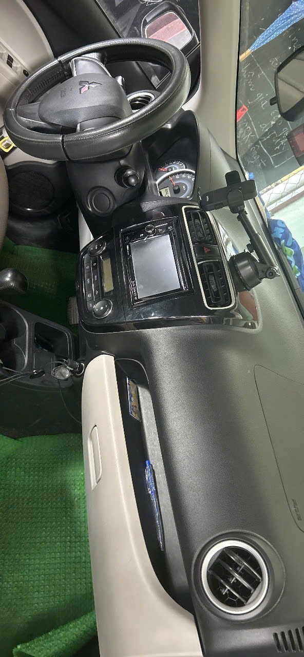 Mitsubishi Attrage 1.2 AT 2015 - Nội thất 2