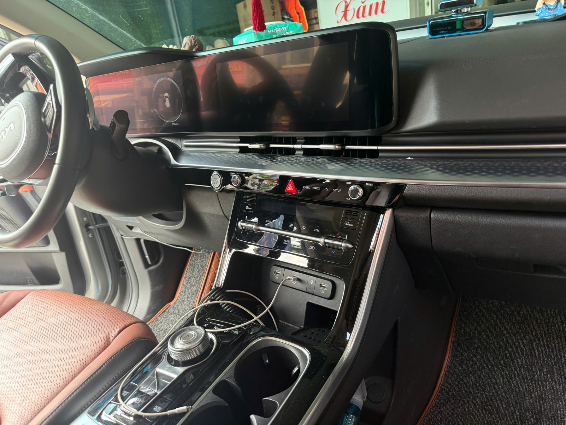 Kia Carnival 2024 Premium 2.2D 7S - Nội thất 13