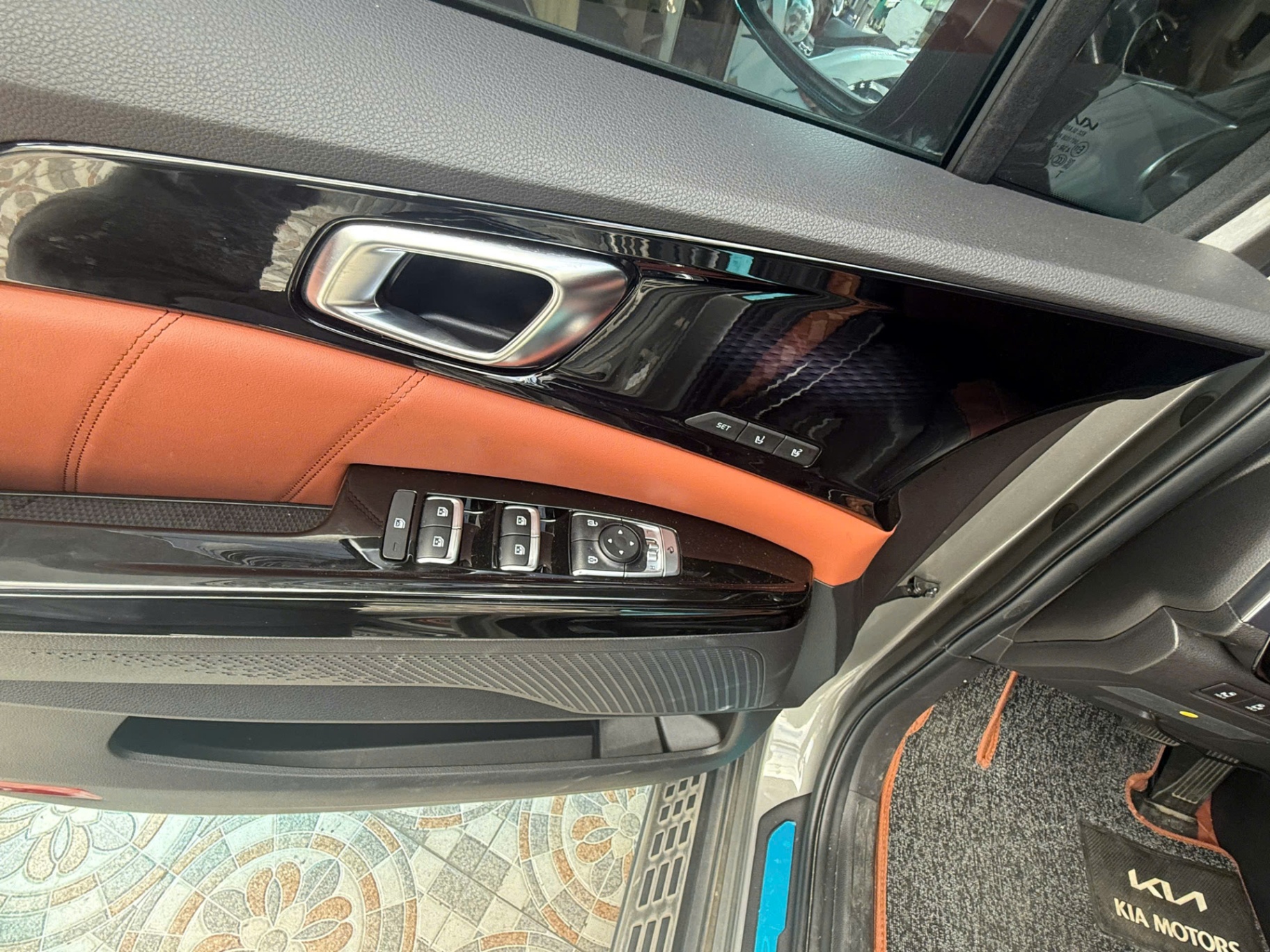 Kia Carnival 2024 Premium 2.2D 7S - Nội thất 17