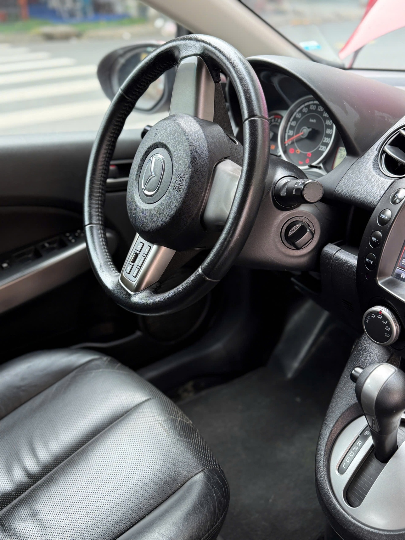 Mazda 2 2015 S - Nội thất 10