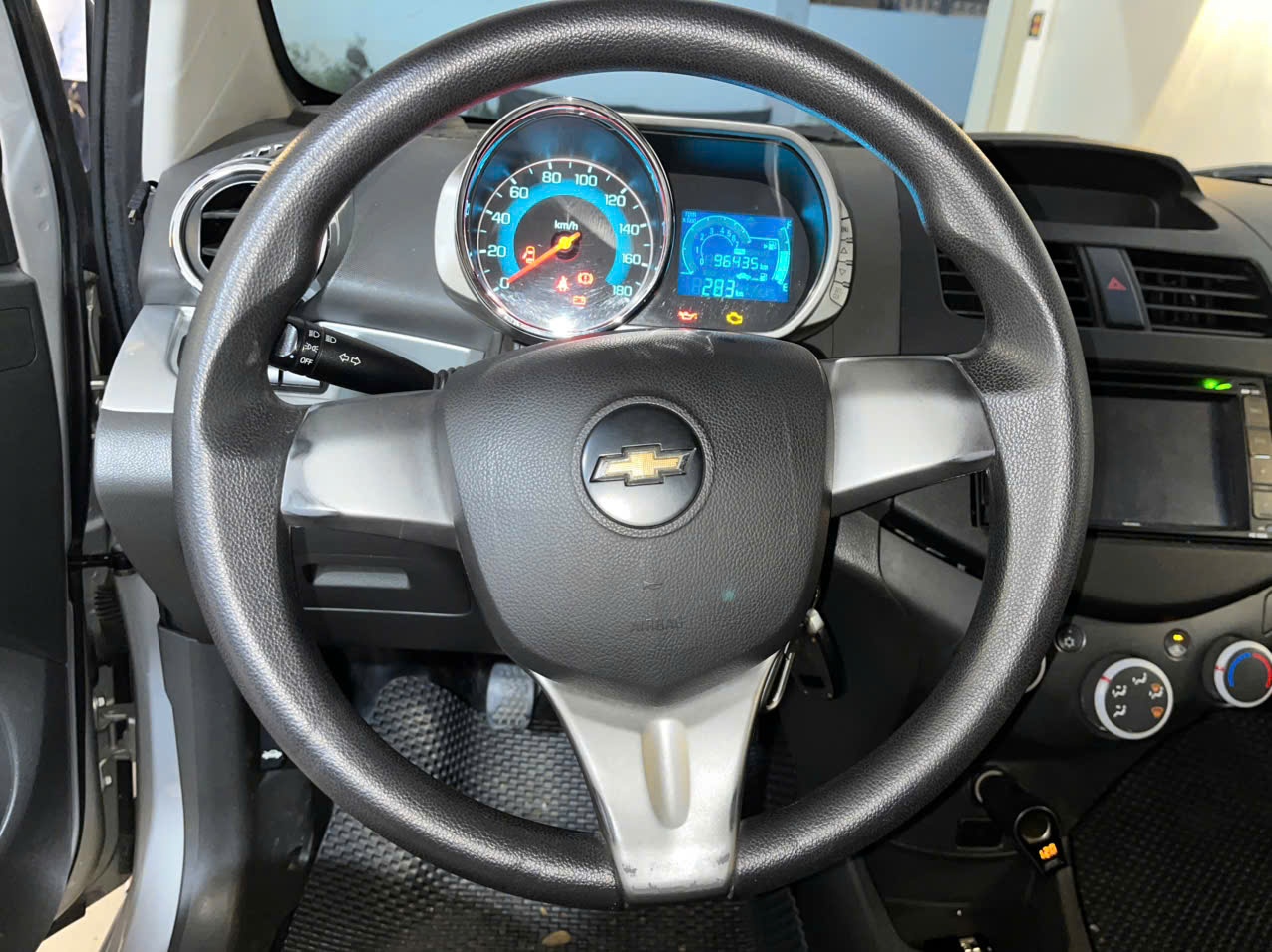 Chevrolet Spark LT 1.0 MT 2014 - Nội thất 5
